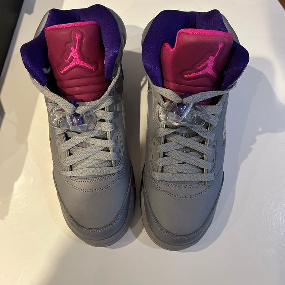 Girls Air Jordan 5 Retro - Cement Grey/Pink Raspberry Red - Picture 4 of 6